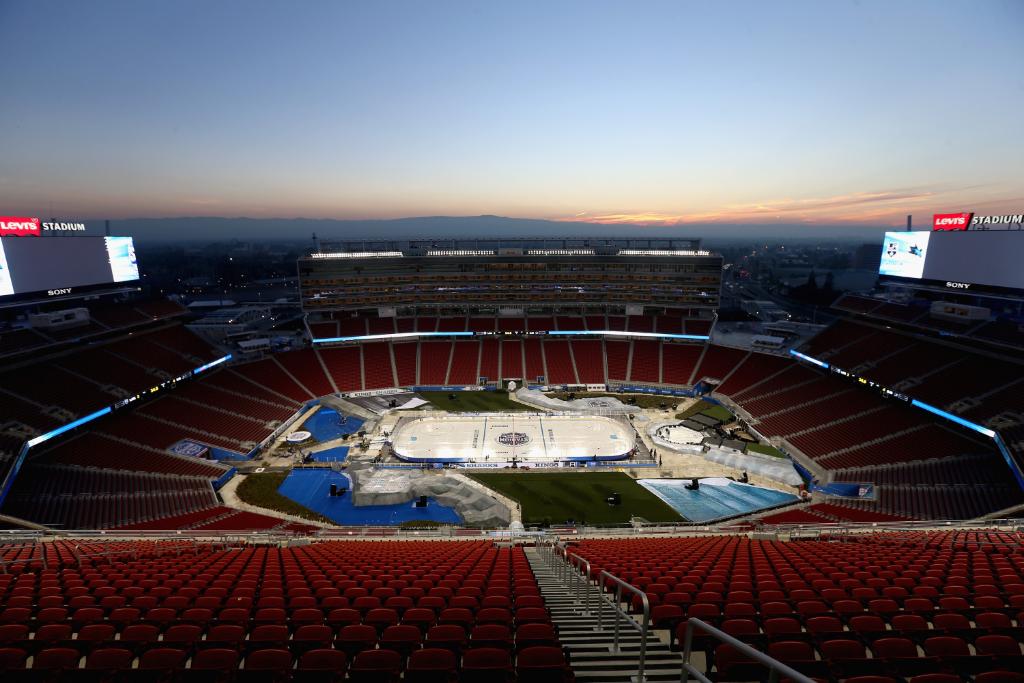 NHL's tweet photo. 24 hours... #StadiumSeries http://t.co/ULCIT2v43v