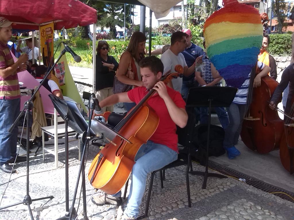 Cello de la Orq Infntil de Mérida en la Plaza las Heroinas #ElSistemaCumple40 <a href="/elsistema/">El Sistema</a> <a href="/fosjiem/">ORQ. JUVENIL MÉRIDA</a>