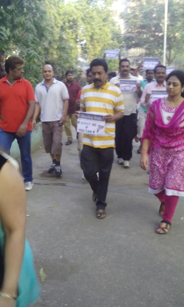 RajAsrondkar's tweet photo. #morningwalk #shootmeifucan #ulhasnagar दाभोळकर -पानसरे हत्येचा निषेध "कायद्याने वागा लोकचळवळ " http://t.co/CTsWE6ILsr
