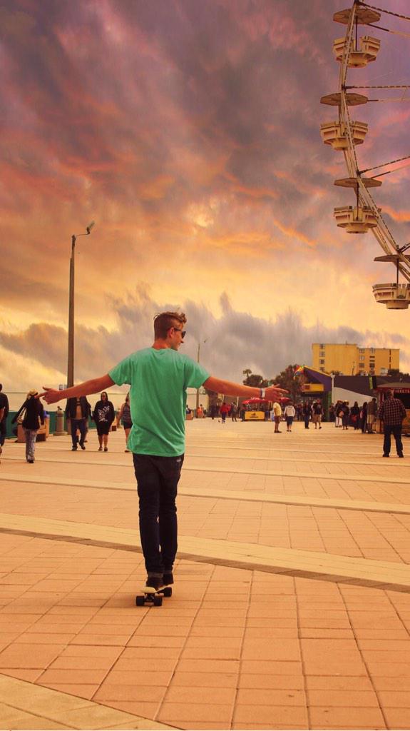 fourleafchloee's tweet photo. Y does my brother look like he's about to put out an album #Macklemore ?¿ #magazinematerial 😂 http://t.co/ChBfq1QrDP