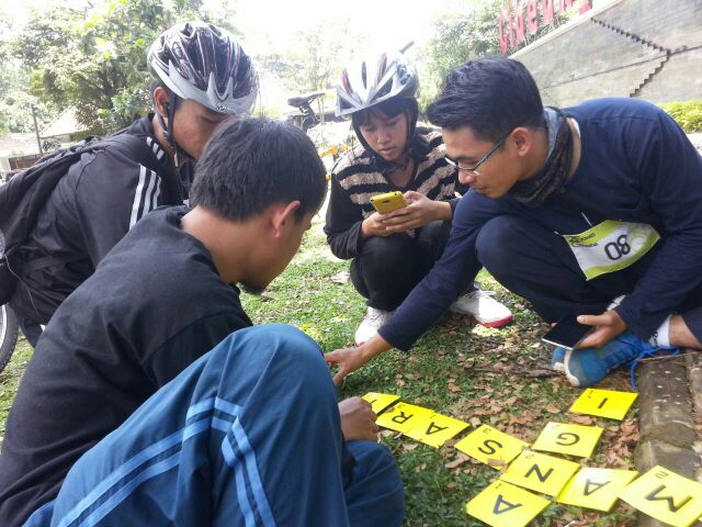 Dan ini adalah dari beberapa tim yg lagi pusing nyusun huruf-hurufnya. Semangaaat #GowesGame <a href="/ridwankamil/">Ridwan Kamil</a>