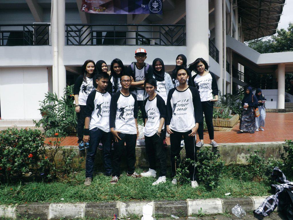 Yeay! Performance <a href="/openhouseIPB/">Open House IPB</a> sukses. Makasih buat panitia dan penonton, good job! 👍👍