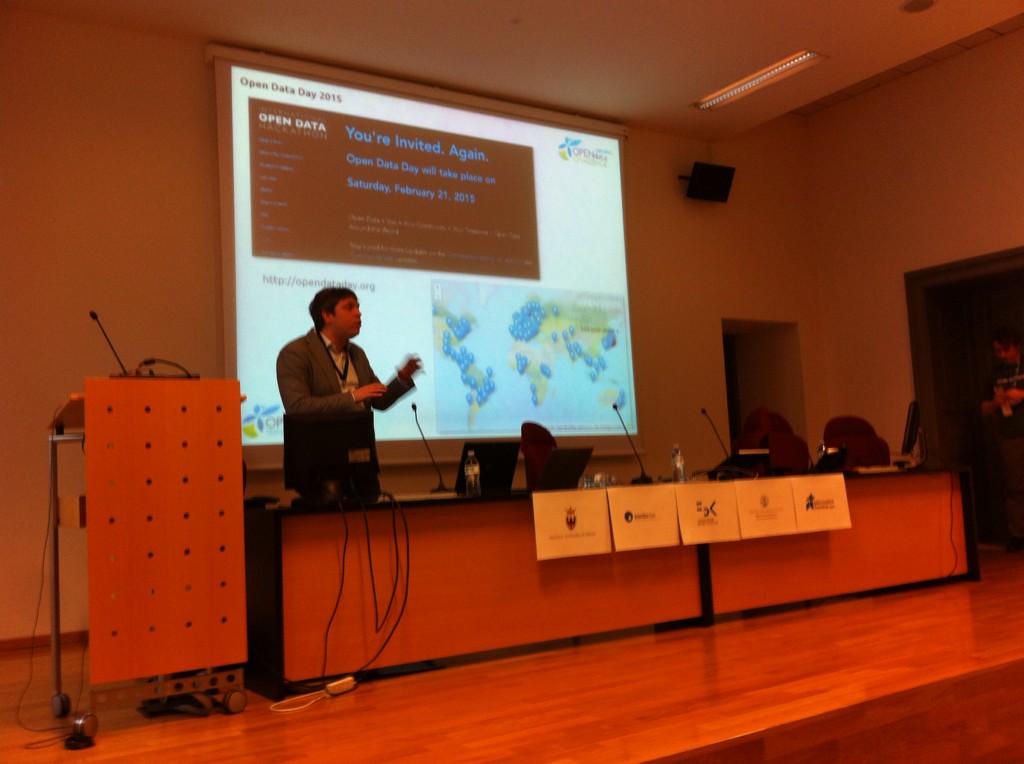 DatiTrentinoit's tweet image. Inizia Open data day Trento 2015 con @napo #odd15 #oddit15 #oddit
