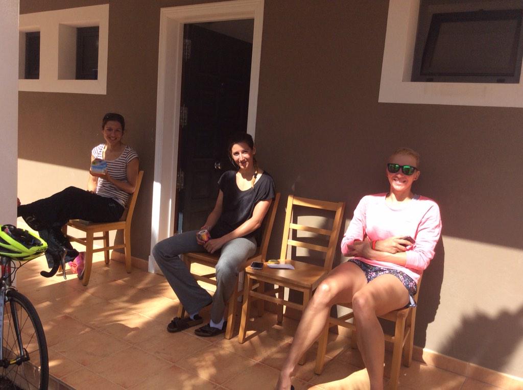 CatPickthall's tweet image. Fancy a swim girls @RicardaLisk @nivoixjulie Annett @PlayitasResort 😄 #funsession