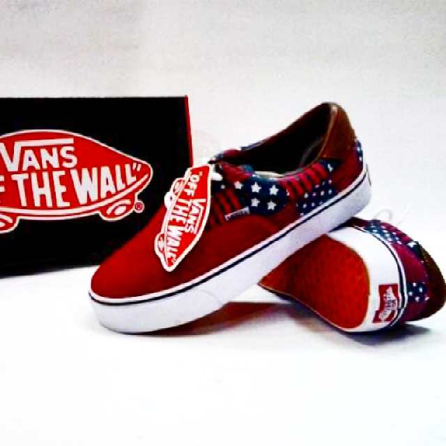 Vanz of the top size 38-42 price 230k hubungi tlp : 085659122987 pin:2640113e or 53f9bb22