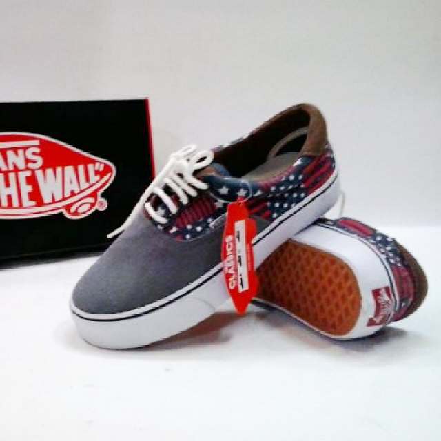 Vanz of the top size 38-42 price 230k hubungi tlp : 085659122987 pin:2640113e or 53f9bb22
