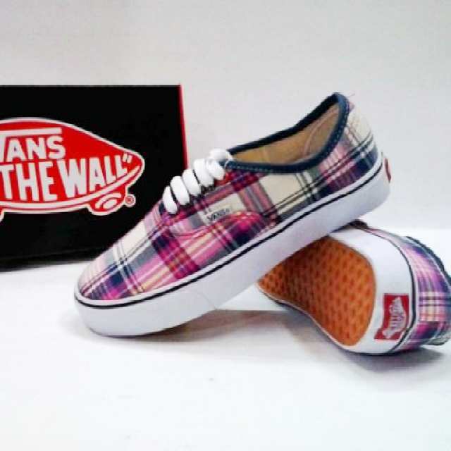 Vanz of the top size 38-42 price 230k hubungi tlp : 085659122987 pin:2640113e or 53f9bb22