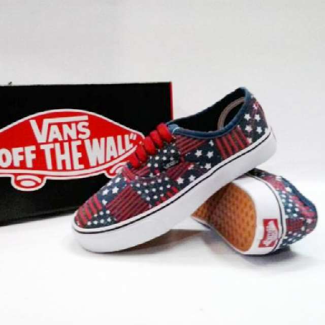 Vanz of the top size 38-42 price 230k hubungi tlp : 085659122987 pin:2640113e or 53f9bb22