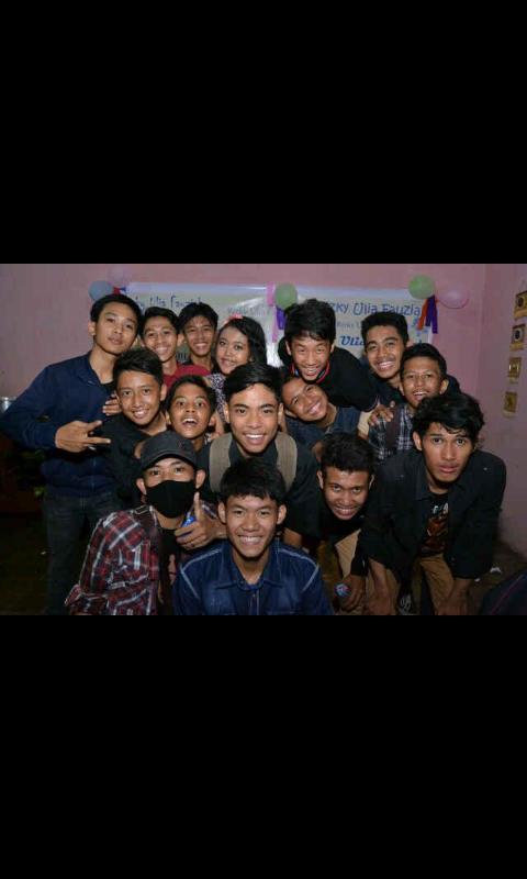 Ini Jerman2Crew . Yg selalu latihan disanggar . Hay kalian ditunggu latihannya disanggar yaaaa ;;)