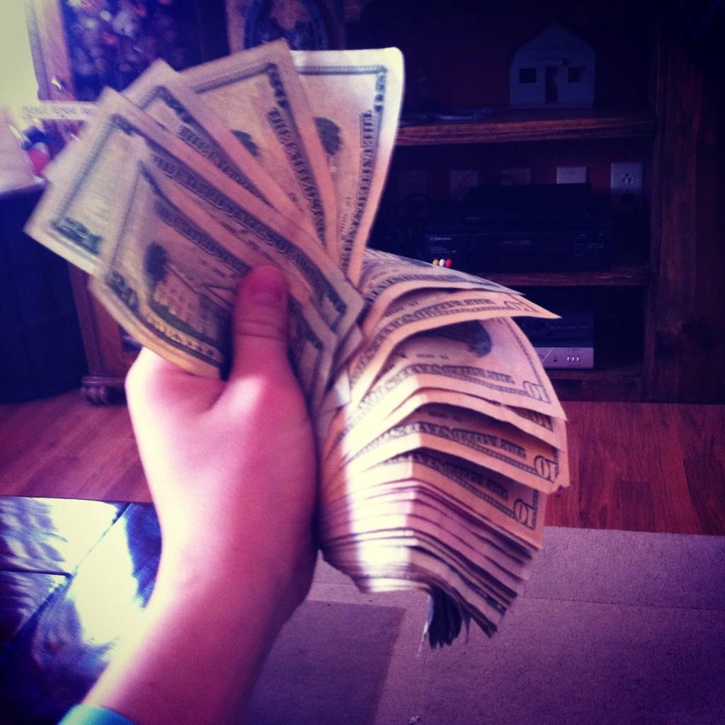 KonnerWigal's tweet photo. Hope we get some more snow soo I can make me some more cash $ http://t.co/8txz7HNobP