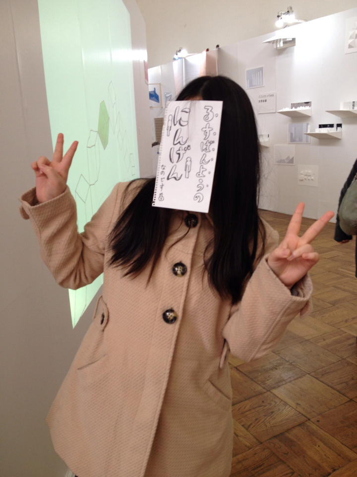 _mainosuke_'s tweet photo. うさぎちゃんの留守中を守るためにうさぎちゃんによって、その辺から拾われた人間…らしいです。 http://t.co/lY0kqUwwbX