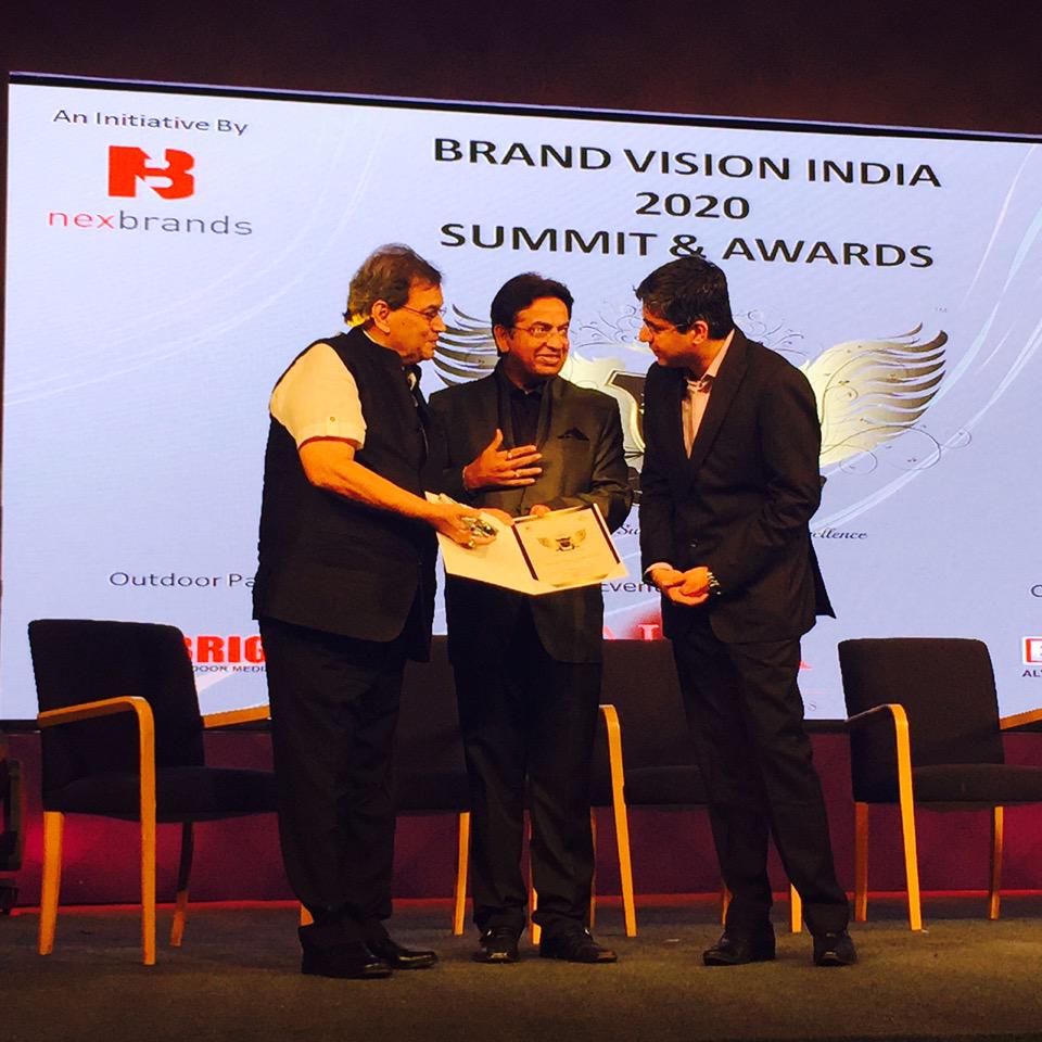 MuktaArtsLtd's tweet photo. @SubhashGhai1 was bestowed with title #VisionaryofIndia-Legend 2014-15,Cinematic Excellence http://t.co/pn1llo1D7c http://t.co/Zm3wvir7Lg