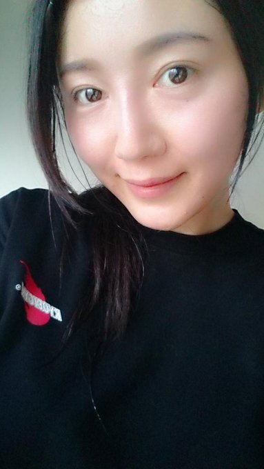 キック二時間終わった󾭠スパーリング6R、ミット3R,縄跳び3Rサンドバッグまじ汗はんぱない😆⤴⤴ http://t.co/QYdOhU0bpO