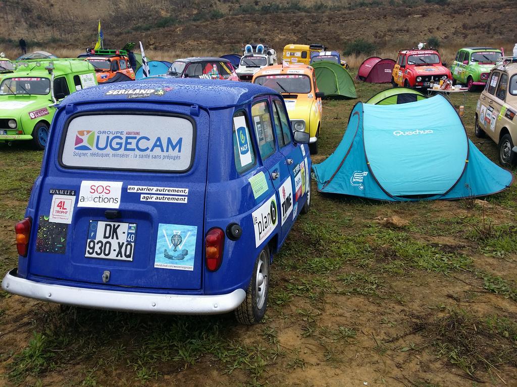 ThomasCouteron's tweet photo. @SOS_ADDICTIONS @couteronjp Au bivouac d'algeciras,  arrivés cette nuit à 2h ! Prochaine étape : briefing de 11h30 http://t.co/ASCKrgoqXU