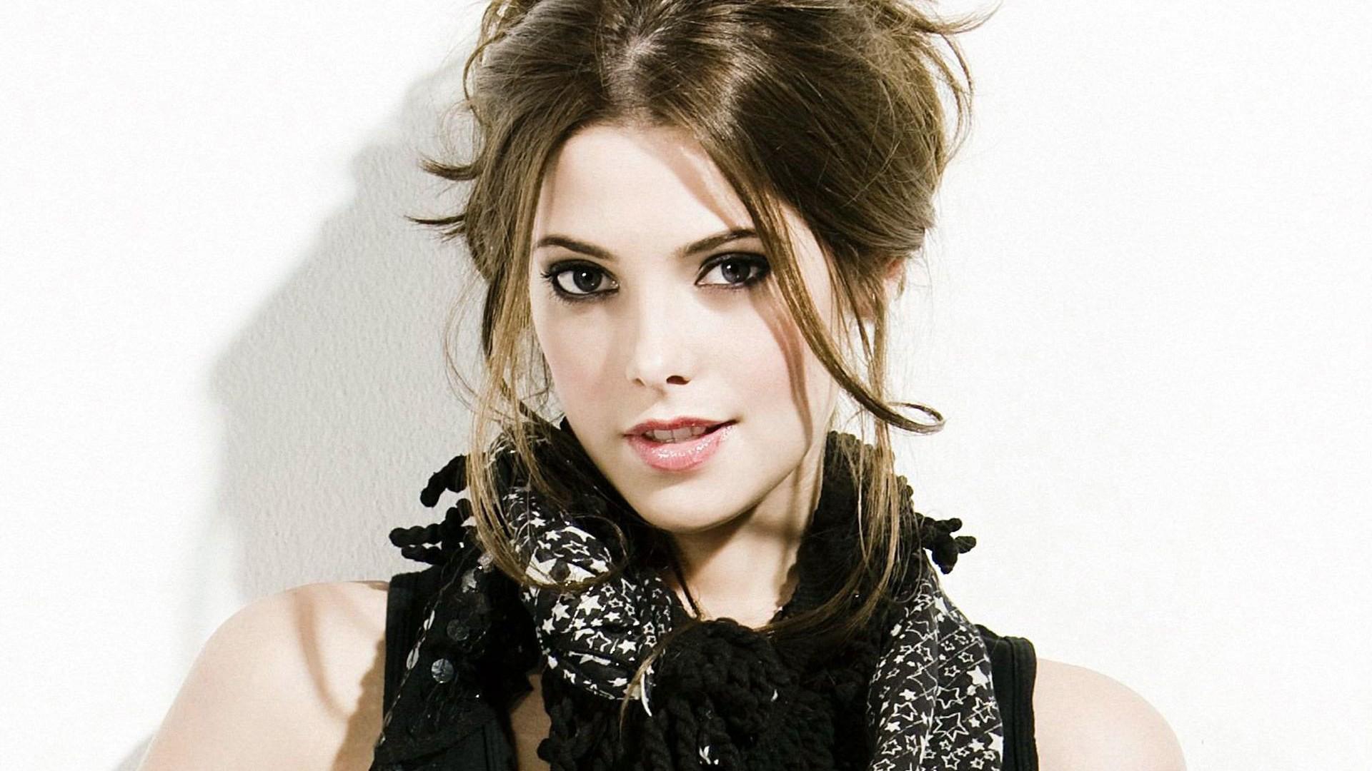 Ashley Greene turns 28 today. Happy birthday! 