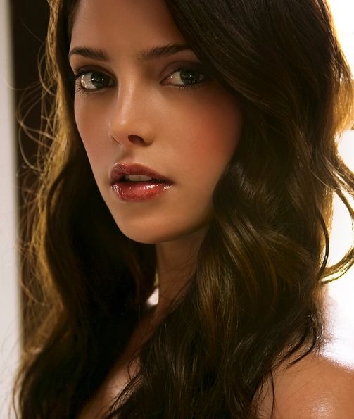 Felicidades Ashley Greene q hoy cumple 28 años. ella si podría clavarnos sus colmillos
Happy Birthday 