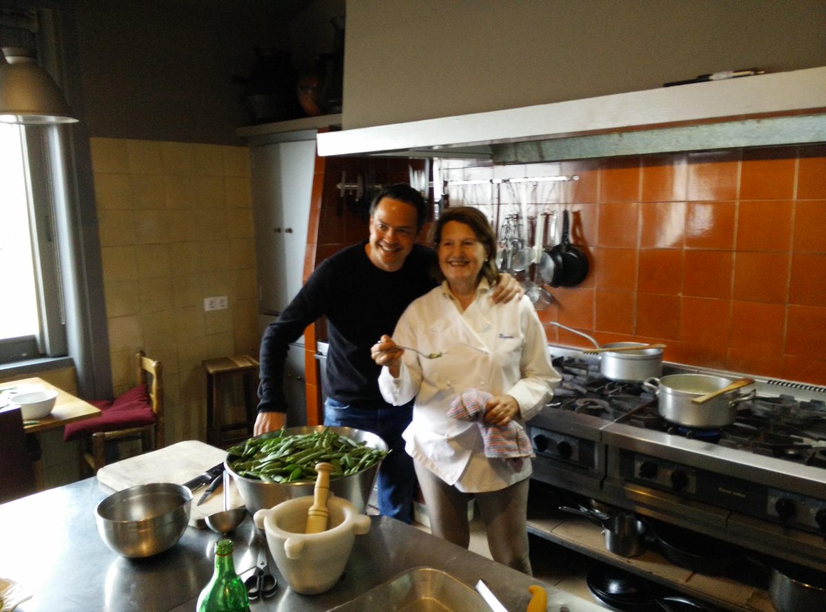 RHispania's tweet photo. Avui dinant amb Javier Torres de Dos Cielos i tot l’equip de Cocina2, després de gravar per un proper programa. http://t.co/nkAkdOYpml