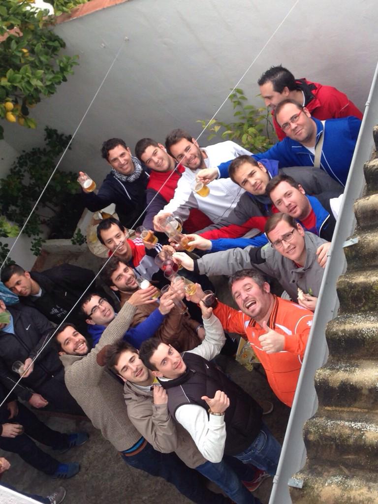 CCompendio's tweet photo. Despidiendo el carnaval como merece....a la calle en pocos minutos. Arriba Compendio!!!! http://t.co/rsShjsYFFF