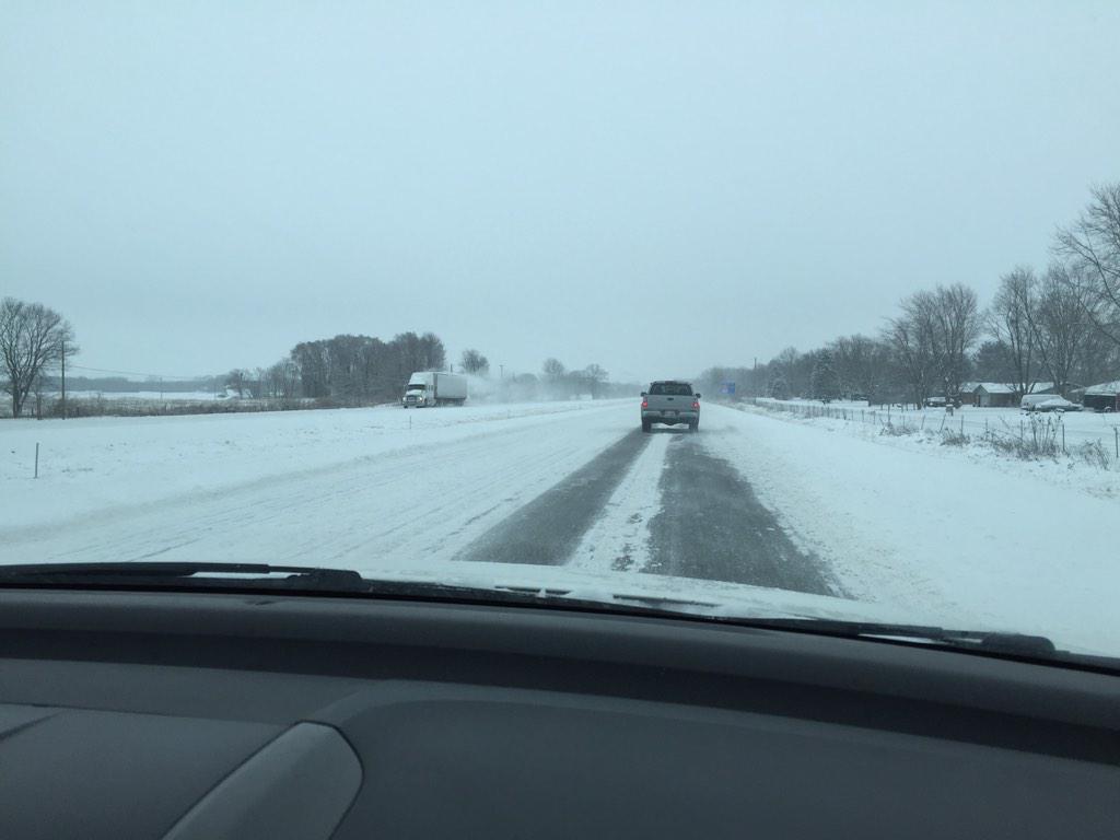 CarrieCBlack's tweet image. Your #SnowTeam13 #DriveCam from Shelby Co. We can see a clearly defined lane here on I-74 EB @WTHRcom #SnowTeam13
