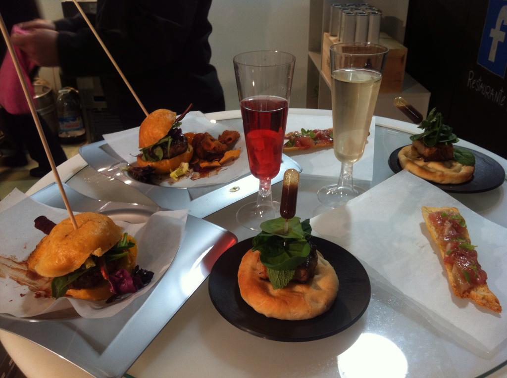 AidaParisMora's tweet photo. Increíbles las tapas de @BrelRestaurante en @IFAGastroalican  enhorabuena familia!! http://t.co/XctNvusEgK