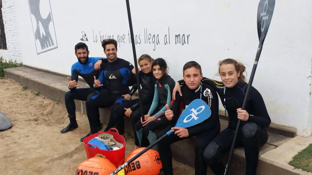 SupSkull's tweet photo. Gran sesión de entrenamiento con el #Team #SUPSKULL #UpWind &amp; #DownWind #SUP365 #StandUpPaddle @Cogetres http://t.co/B6suwJLY9e