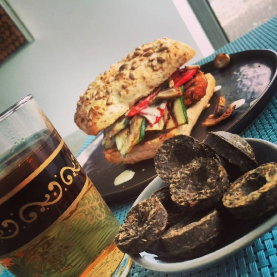 Life is like a sandwich, you have to fill it with the best ingredients
#Veggie_burger #Pu_Erh_Tea