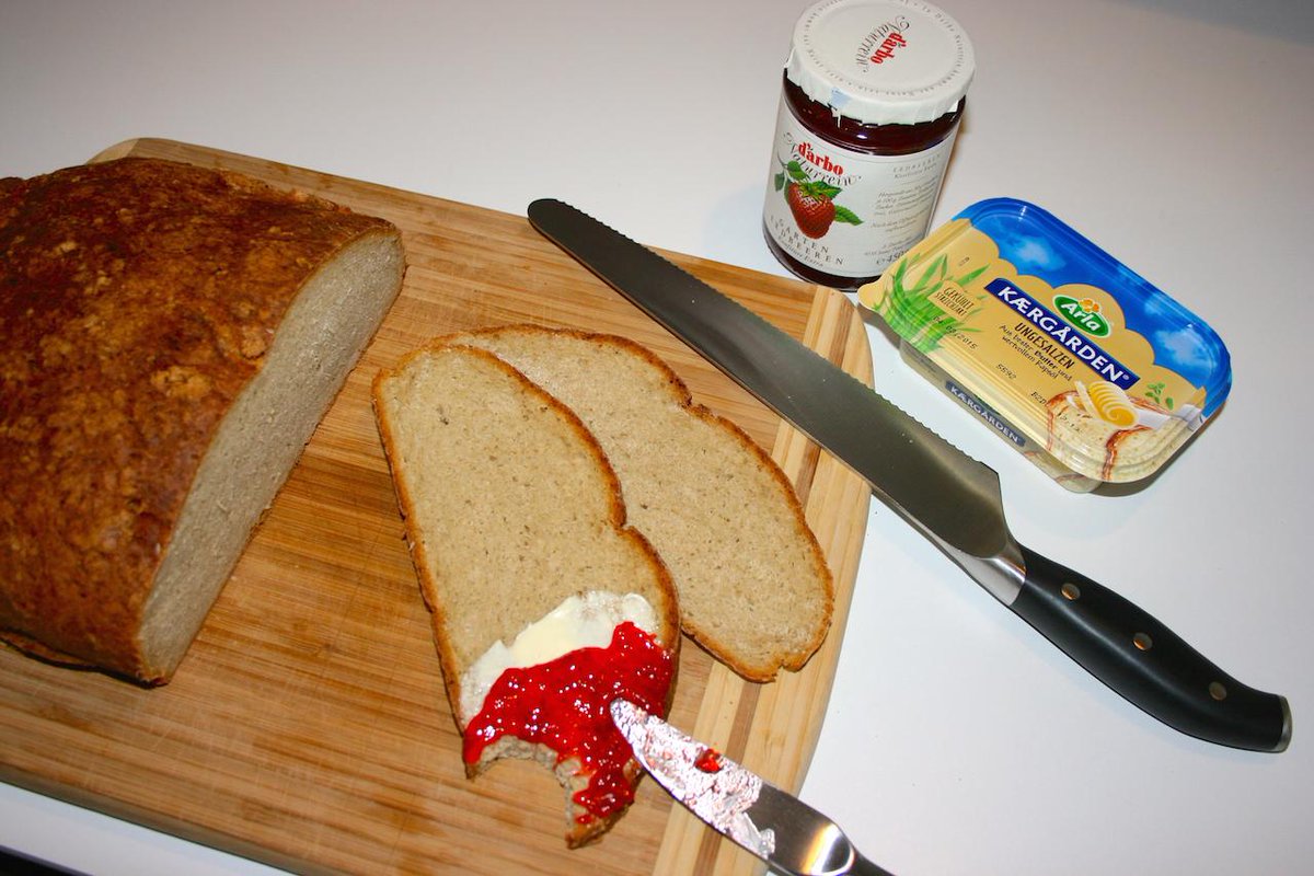 weinkoenig's tweet photo. selbstgebackenes #Kartoffelbrot. #Yummy #tatsty #foodblogger #zweihabenhunger #foodporn http://t.co/qFoDWJN3uZ http://t.co/JMkIfAT0XC