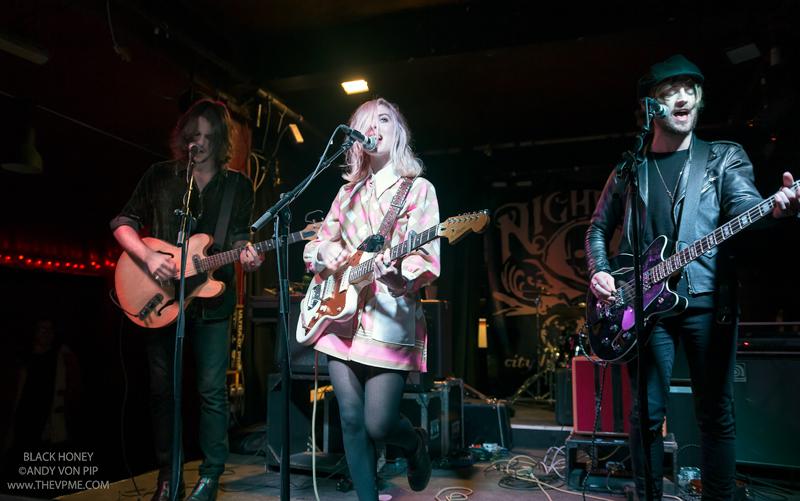 VonPip's tweet image. One more from last night @BLACKHONEYUK . Hitting the heights again. A great great band and that's fact not hype.