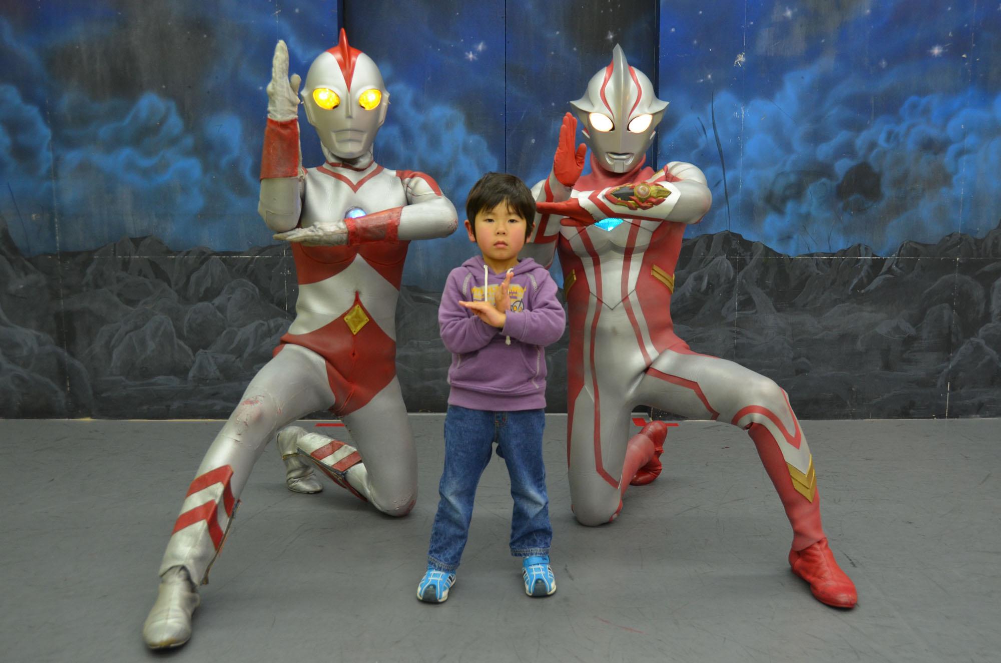 Maxxam ウルトラマンスタジアム 握手撮影会ウルトラマン８０ ウルトラマンメビウス メビウス第41話 思い出の先生 の組み合わせ Http T Co 2prwnzoya8 Twitter