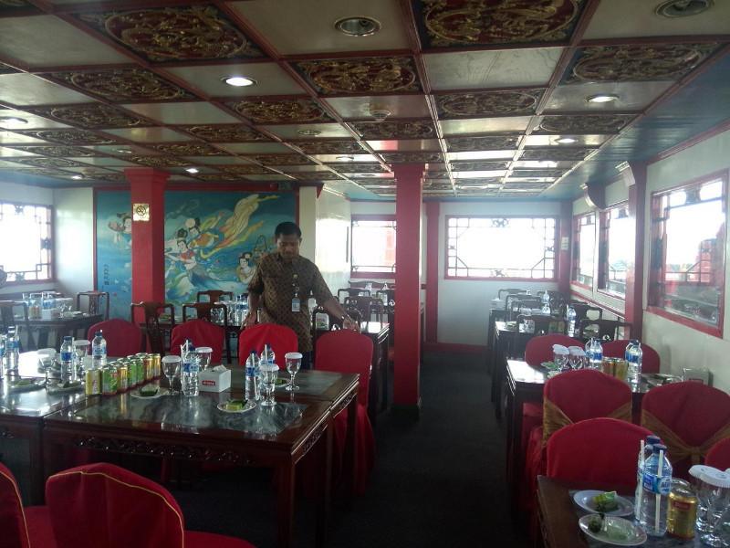 detikcom's tweet photo. Mengintip Replika Kapal Laksamana Cheng Ho di Batam http://t.co/Uh12Z6A96v via @detiktravel http://t.co/6QLoxcJsuY