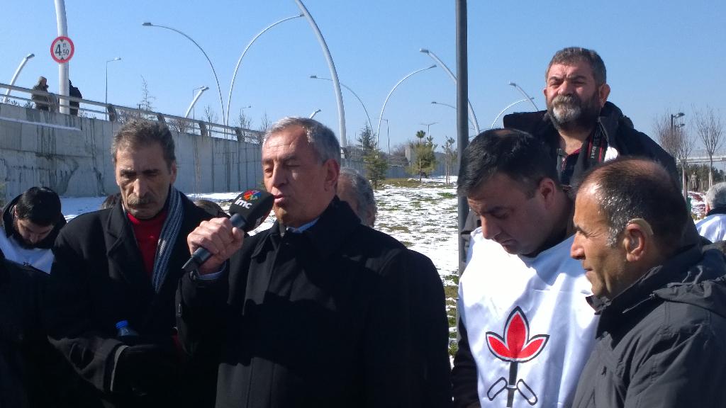 ankaraihd's tweet photo. @ihdcezaevi @ihd_genelmerkez HDP mv.Demir Çelik anmada konuşuyor."Berfo Ana'ya sözümüz barış olacak" http://t.co/BbHxYms6Mo
