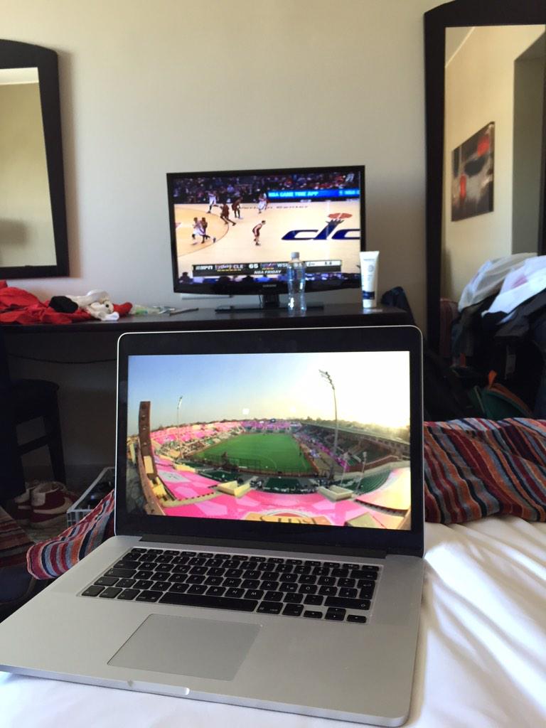 jonigomoll's tweet photo. Between trainings #HILlive #NBArelive @HockeyIndiaLeag @FIH_Hockey @NBA http://t.co/QURLiFrhKB