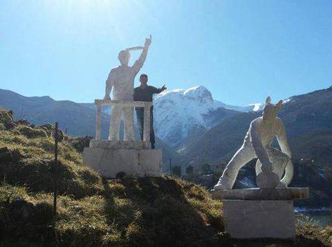 corrmezzogiorno's tweet image. #Napoli In #paesino della #Garfagnana scoperte #statue a #Schettino/coniglio e #DeFalco bit.ly/188Ks5H