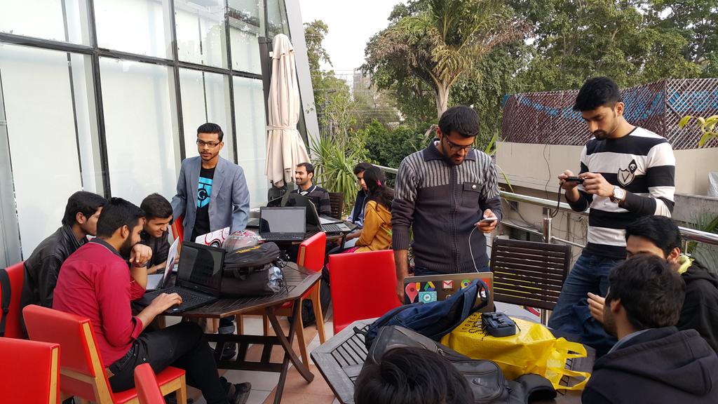 GDGLahore's tweet image. Lesson 2 meetup of Android Study Jam. Attendees have started arriving! #DevStudyJam