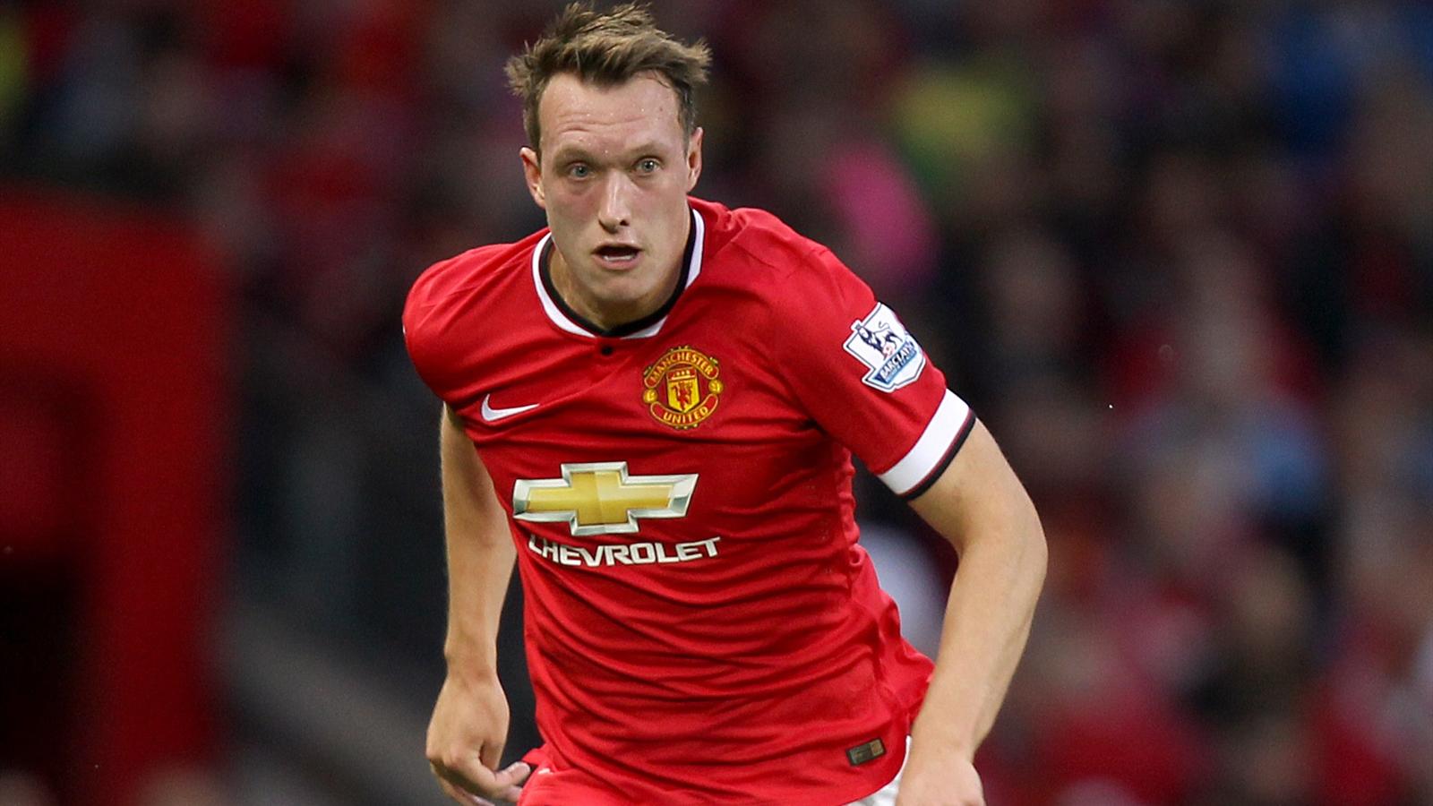 Happy birthday Phil Jones! Umur boleh baru 23 tapi tampang juga size badan uda garang, yah kadang mukanya lucu jg. :p 