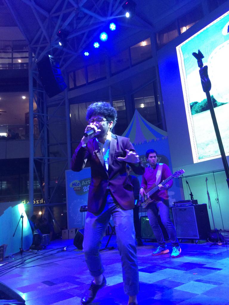 HiLoTeen's tweet photo. Woohooo.. @KuntoAjiW bawain lagu ANACONDA! Haceppp ๐๐ #TeenArtivity #TeenArtivity2015 http://t.co/Wgzun11kn9