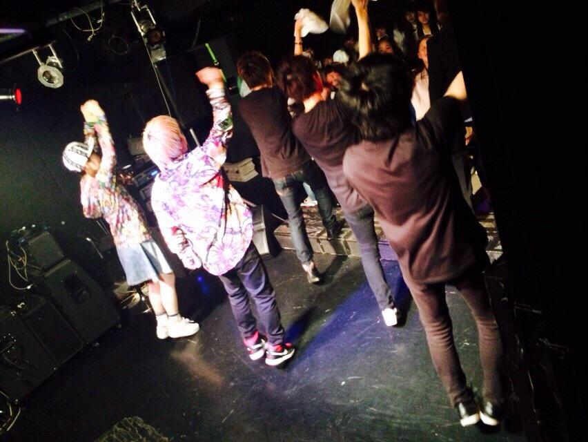 RYOHEIDP's tweet photo. 木造建築2ndシングル「パーリナイ‼︎」リリースライブ終了しましたーー‼︎‼︎

最高の1日をありがとうございました☆
3/6のJouleも頑張るぞぃ☆*:.｡. o(≧▽≦)o .｡.:*☆‼︎

このあと㊙︎告知アリ！ http://t.co/qBSRAnUuB7