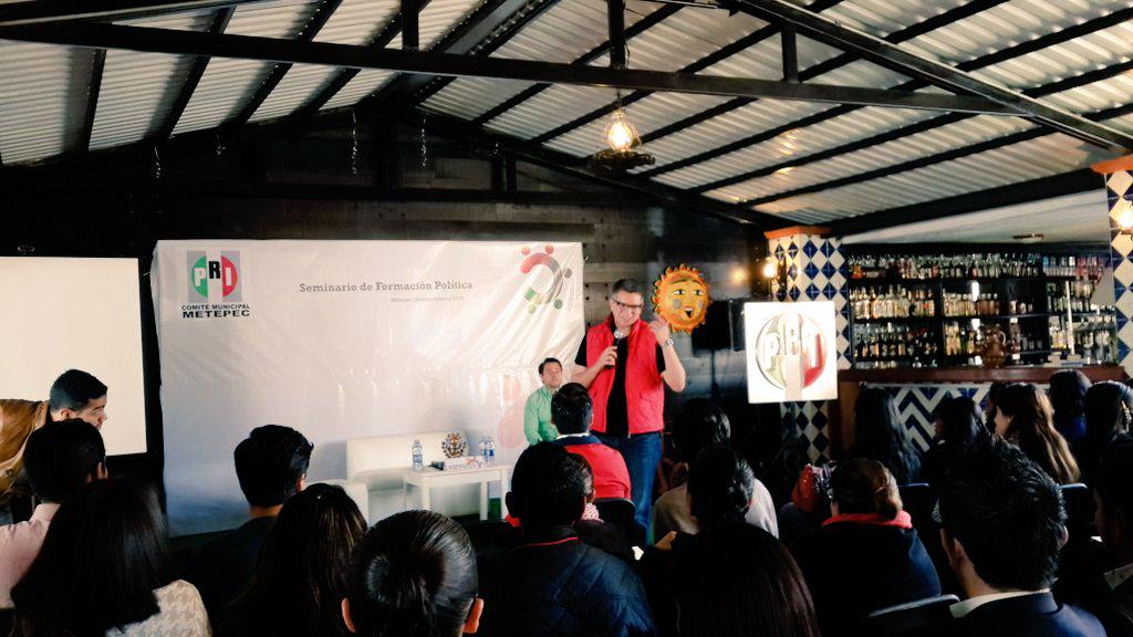 GABRIELGOMEZ_'s tweet photo. @Mariano_Camacho Felicitaciones por el excelente Seminario de Formación Política en #Metepec Jóvenes por México http://t.co/vIuJDsVOwn