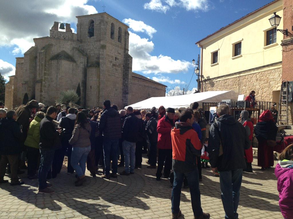 CalabacinErrant's tweet photo. Retrocediendo en el tiempo,sábado al más puro estilo medieval!
El Calabacín Errante en Curiel de Duero👣 http://t.co/OAHhsVpRck