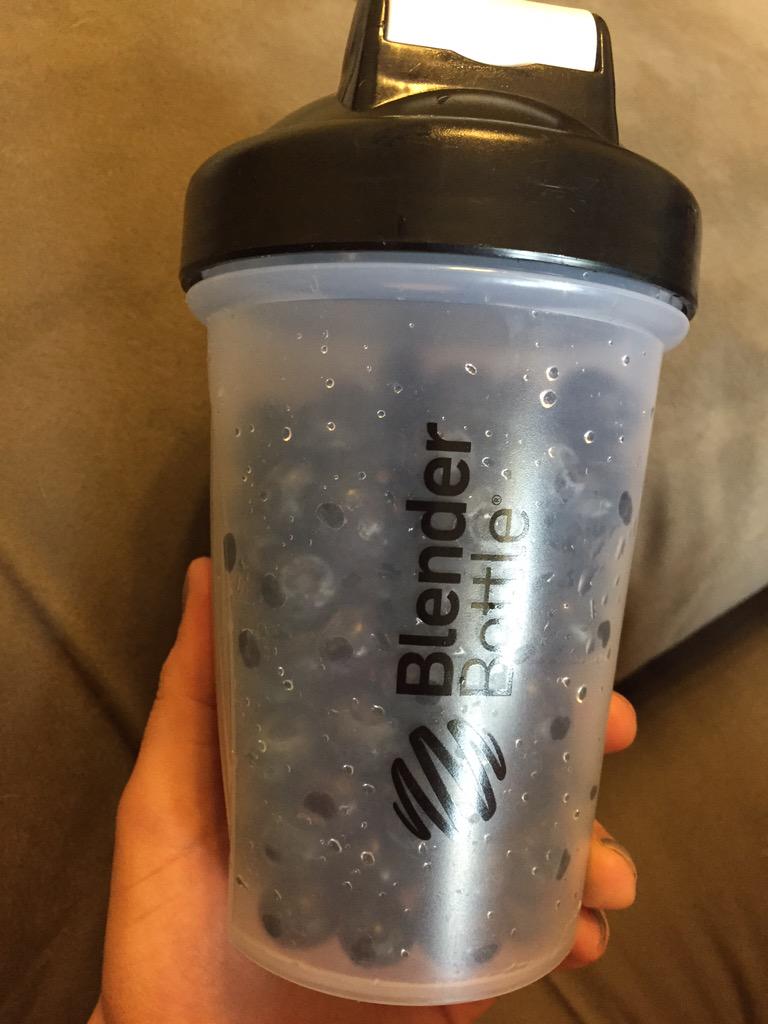 FitLifeIsLife's tweet image. Shaker bottle full of blueberries 😊