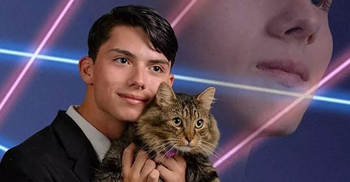 people's tweet image. The teen behind that famous laser cat photo has taken his own life: peoplem.ag/L05Cstn