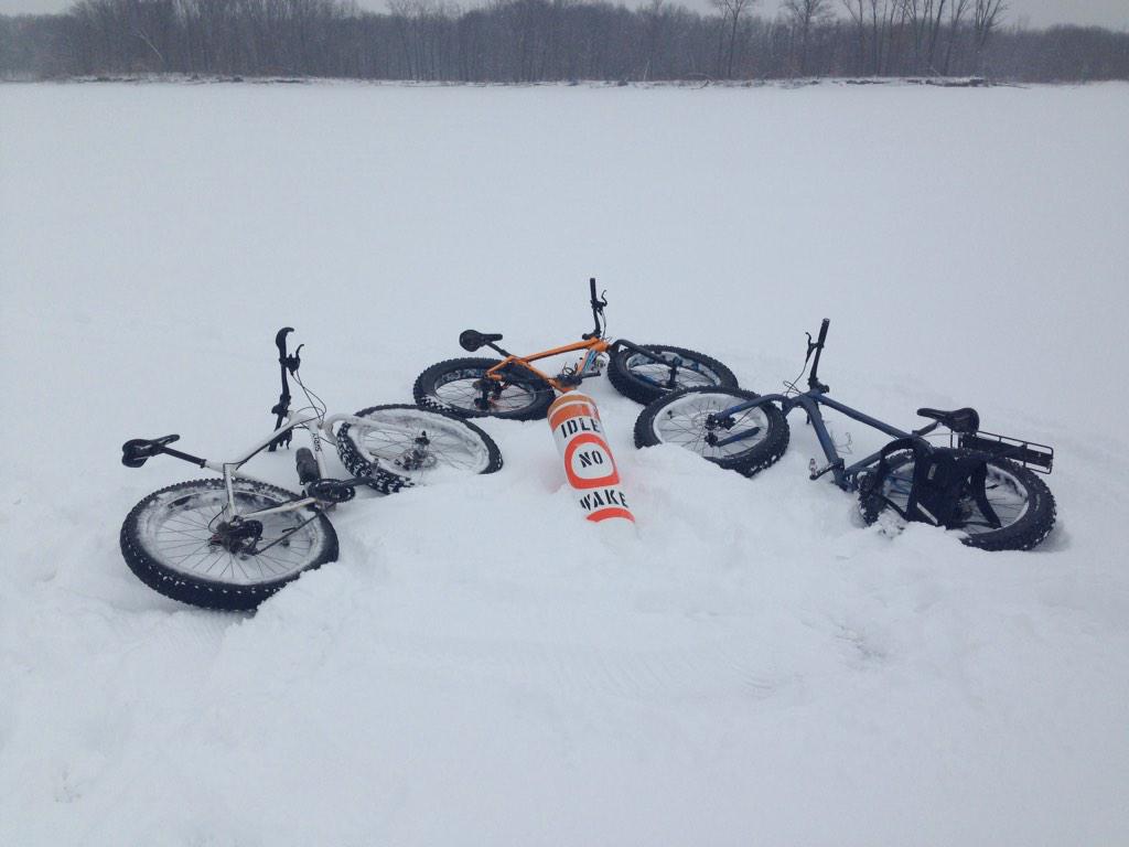 Lostsoul68's tweet image. Great day out on the lake . #AsSeenInColumbus #polarbearridingclub #angrycyclistbicycleclub #fatbike
