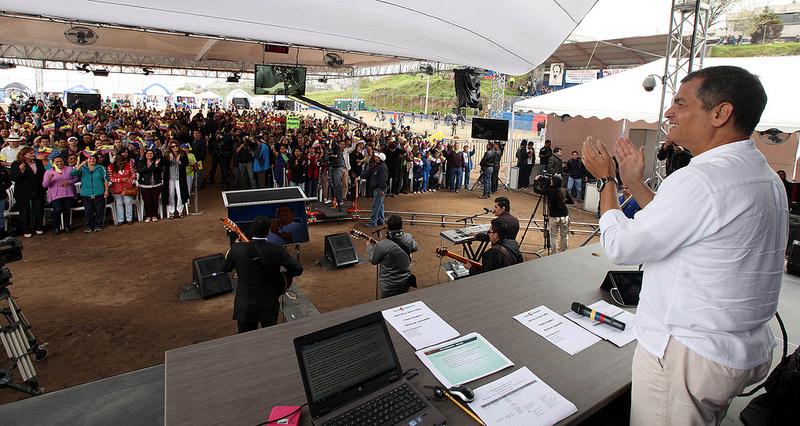 Presidencia_Ec's tweet photo. (EN VIVO) #Enlace412 con @MashiRafael  desde #SantaClara- #Pastaza. Mírelo por http://t.co/hPDG7zOe5H http://t.co/WqKL2ty0Ox