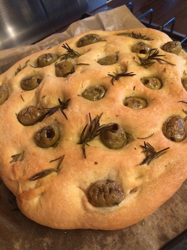 happybirths_'s tweet image. Aaaaaand it's out. @waringsbakery :-) #nofilter #readbread