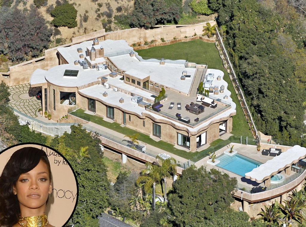 CelebritiesCrib's tweet photo. Rihanna is living the good life in this awesome mansion. http://t.co/pW7tFpIhby