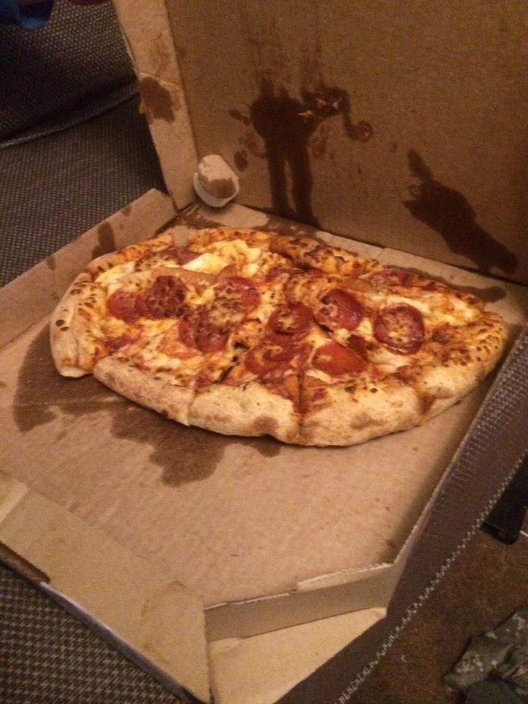 hellinick's tweet image. I'm not happy with this @dominos, even the replacement 40 minutes later was bad quality, was looking forward to this!