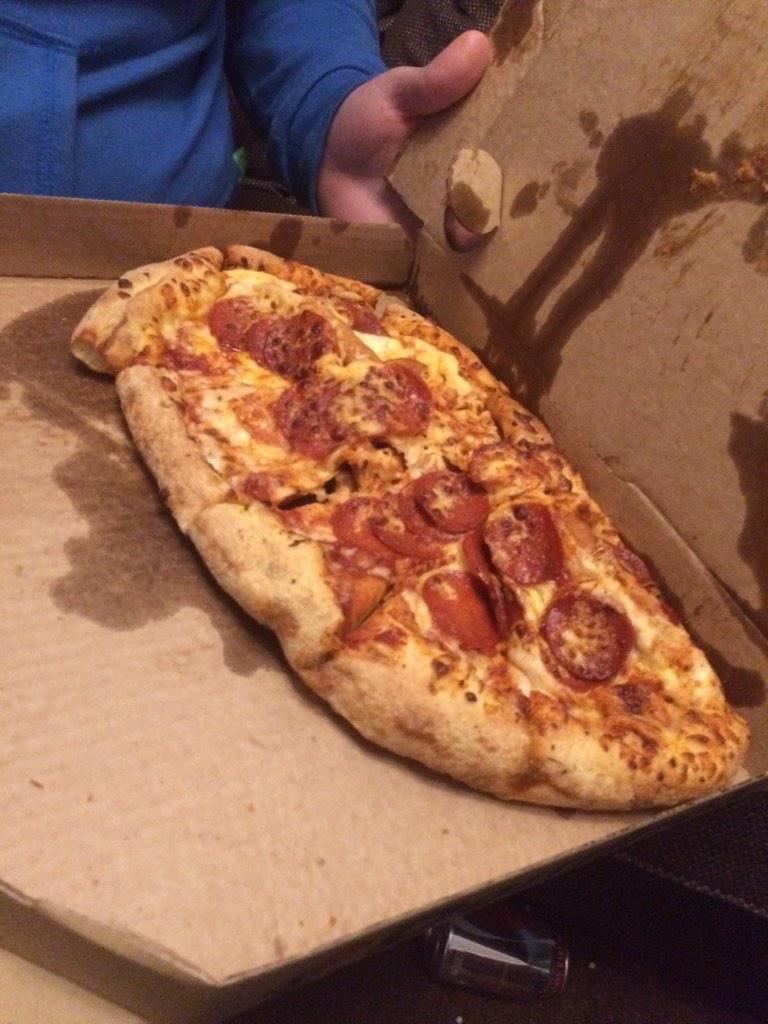 hellinick's tweet image. I'm not happy with this @dominos, even the replacement 40 minutes later was bad quality, was looking forward to this!