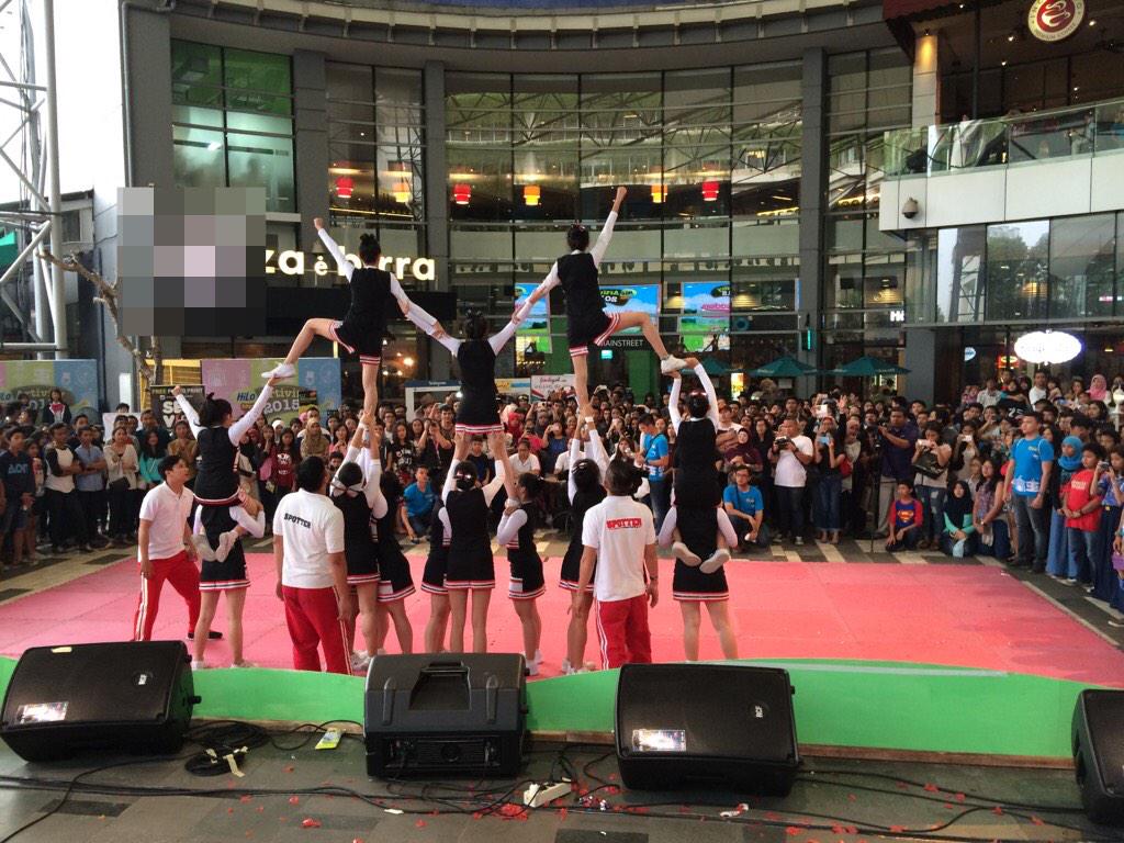 HiLoTeen's tweet photo. Cheerleaders competition di #TeenArtivity2015 #TeenArtivity tadi. Ruameee polll!! Udah tau siapa yg jd juara? http://t.co/RNT1wDvoH6