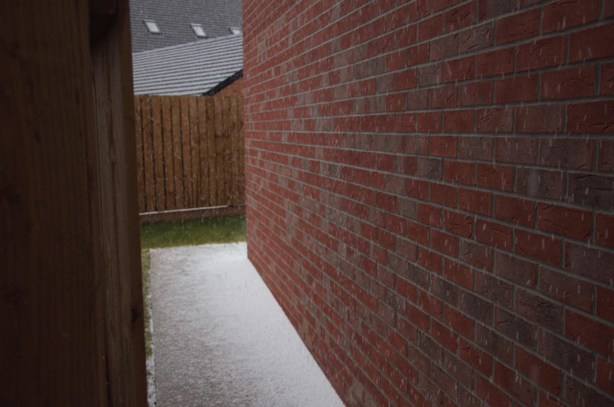 CochranePhoto's tweet photo. Hail Shower just hit a little un-expected! Now bright sunshine.... @North_Tyneside http://t.co/ZXsF68ZQz9