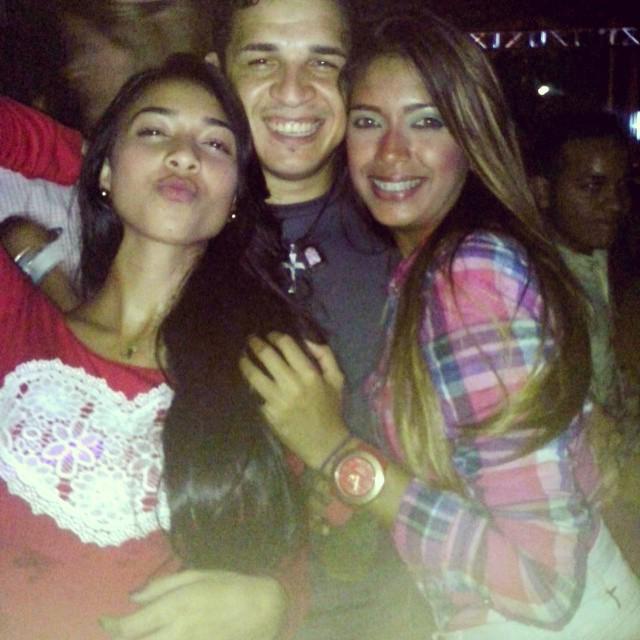 PieriGonzalez94's tweet photo. Una noche locaa sin aviso ni alerta http://t.co/ealGEWoHQx